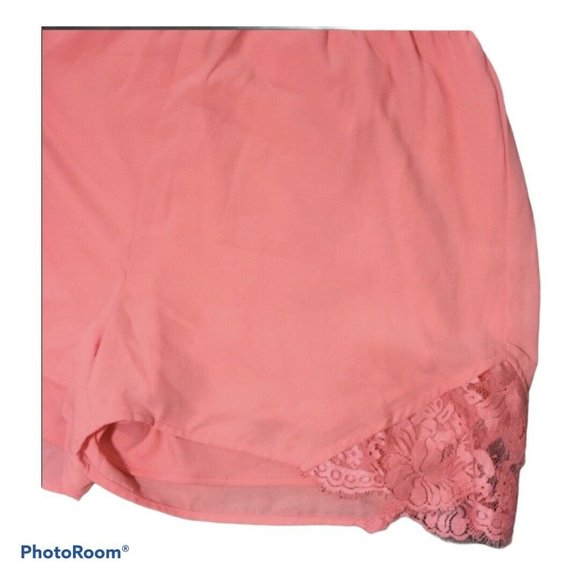 Cupcakes And Cashmere- Irina Lace Romper NWT - Picture 6 of 7